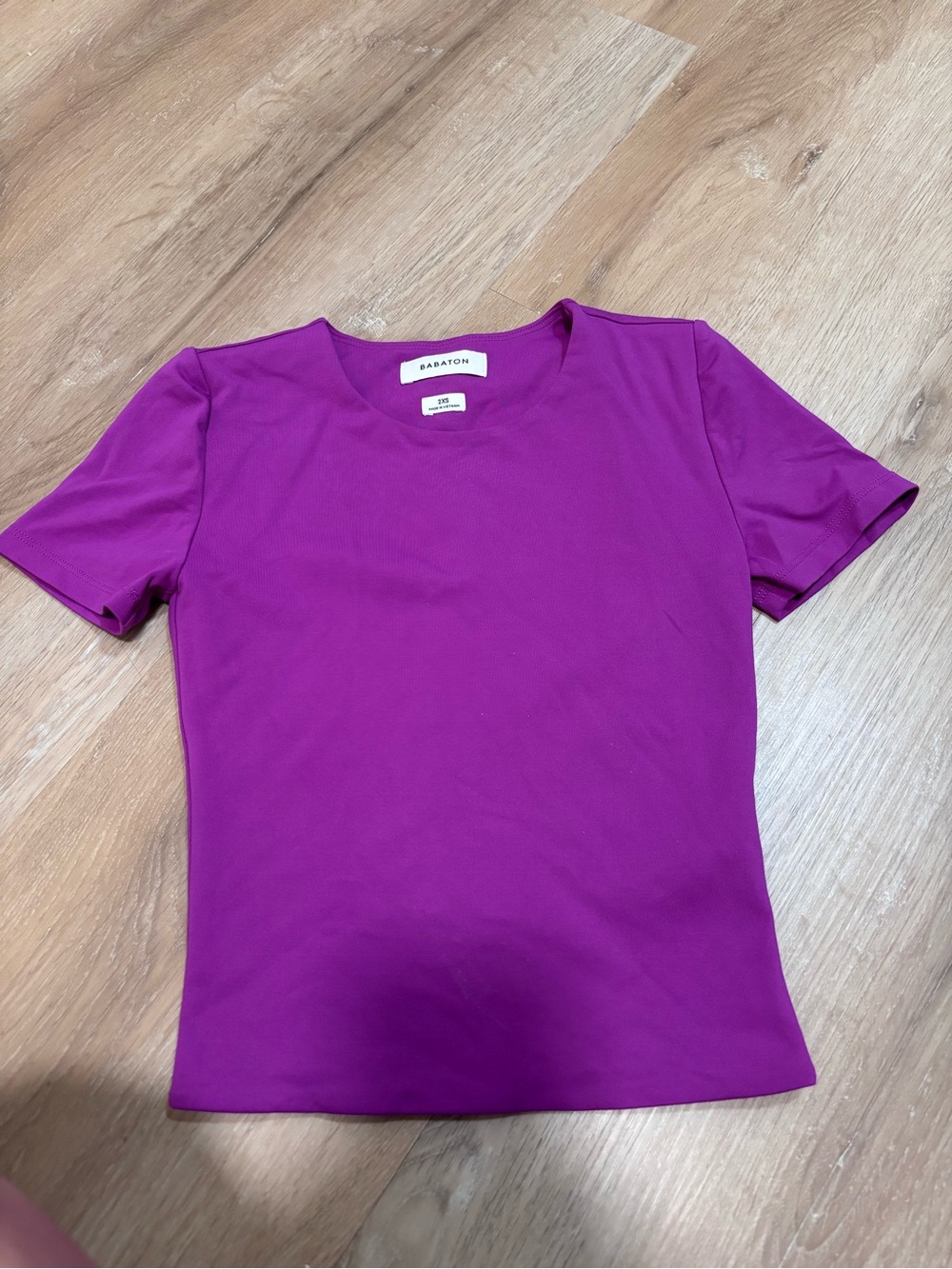 Aritzia Women's Short Sleeve Crewneck Top in Magenta XXS